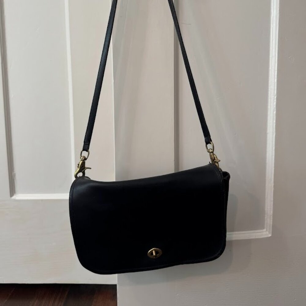 Vintage Coach Black Leather Shoulder Bag